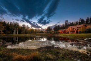 view of home with horizon