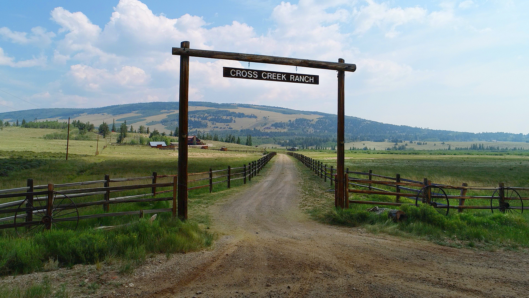 CROSS CREEK RANCH ranch sign
