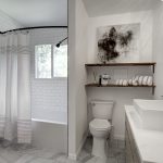 upper level full bath