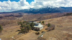 La Casa De Vista with Spanish Peaks in background