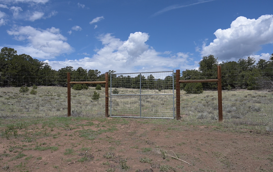 High Fence fencing gate