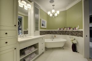 downstairs bedroom bathtub