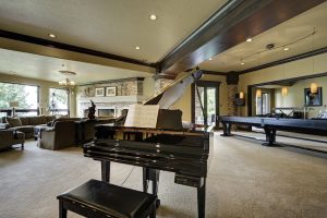 rec room and sitting area